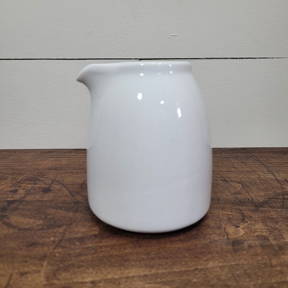 EUC Crate&Barrel White Ceramic Creamer w/out Handle